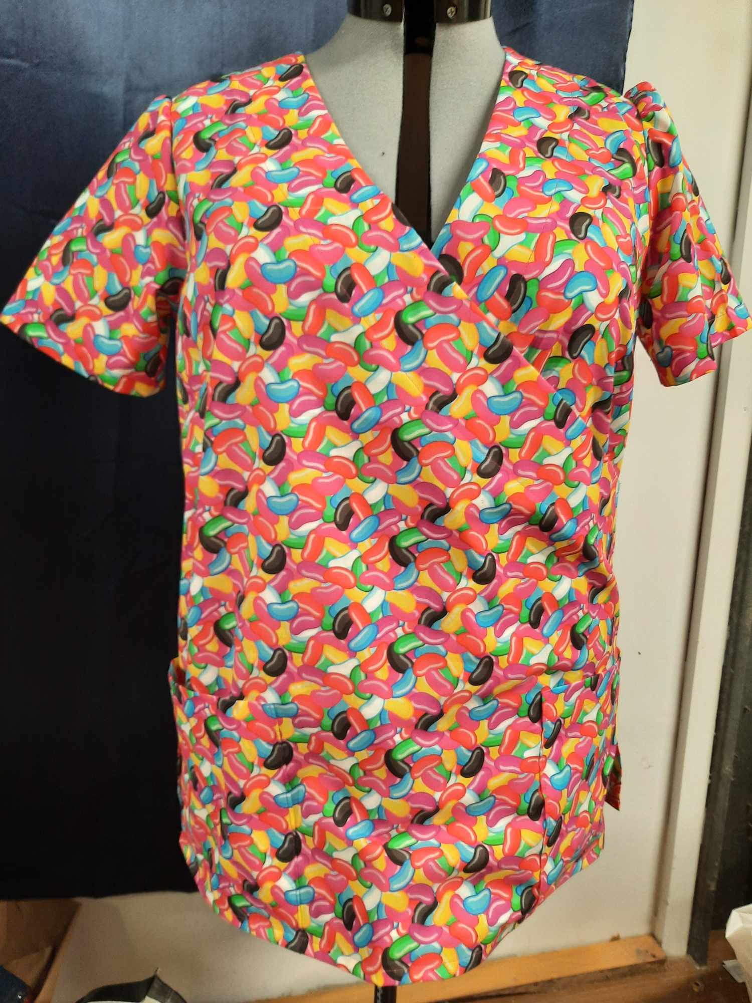 Jelly Bean scrub top Sewist